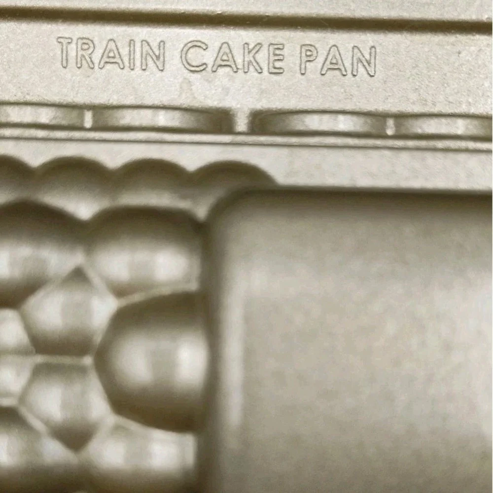 NORDIC WARE Train Cake Pan‎ Choo Choo 9-Car Duty 5 Cups Functions Great 📸👀📏